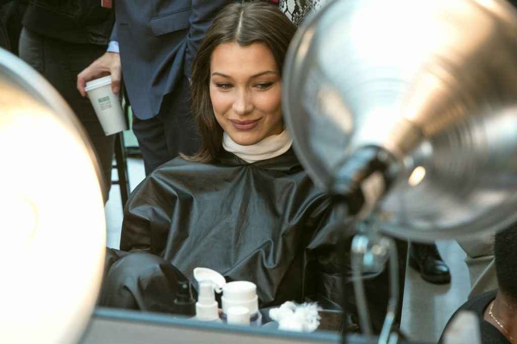 Bella Hadid a les seins qui pointent à la Fashion Week de New-York