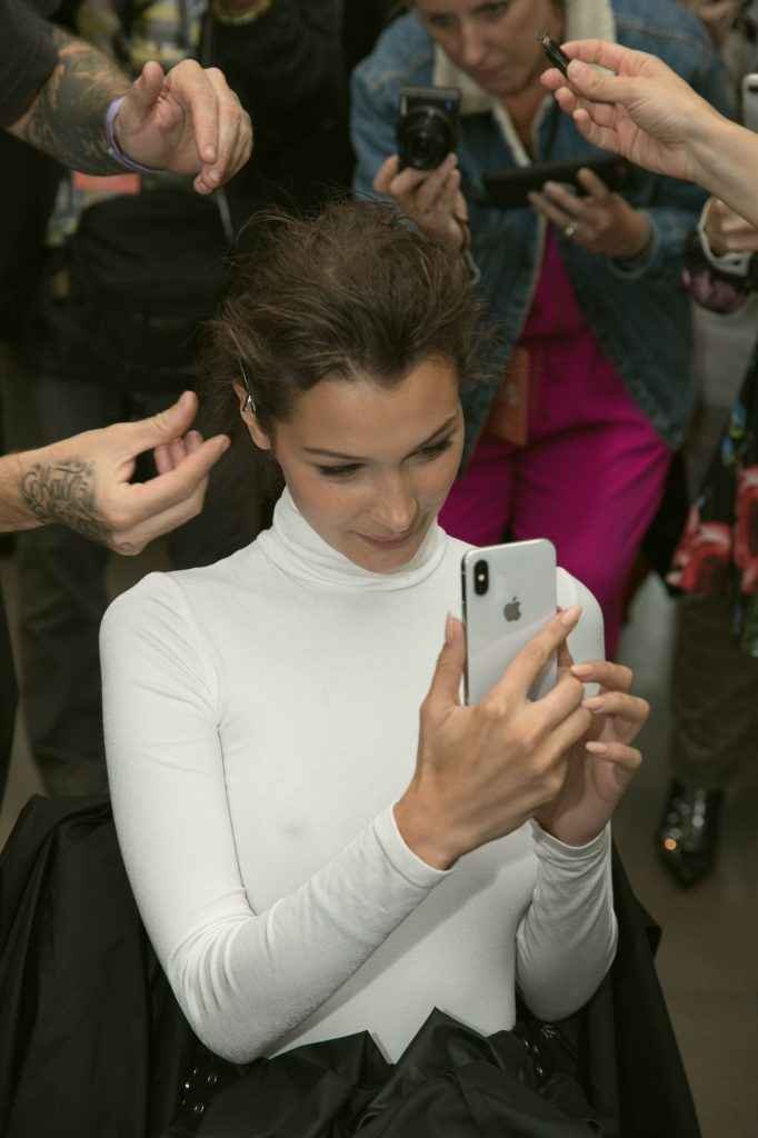 Bella Hadid a les seins qui pointent à la Fashion Week de New-York