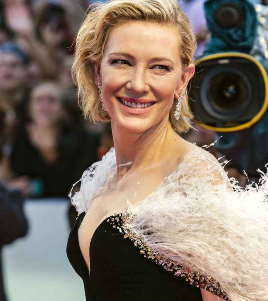 Cate Blanchett ouvre le décolleté à la Mostra de Venise