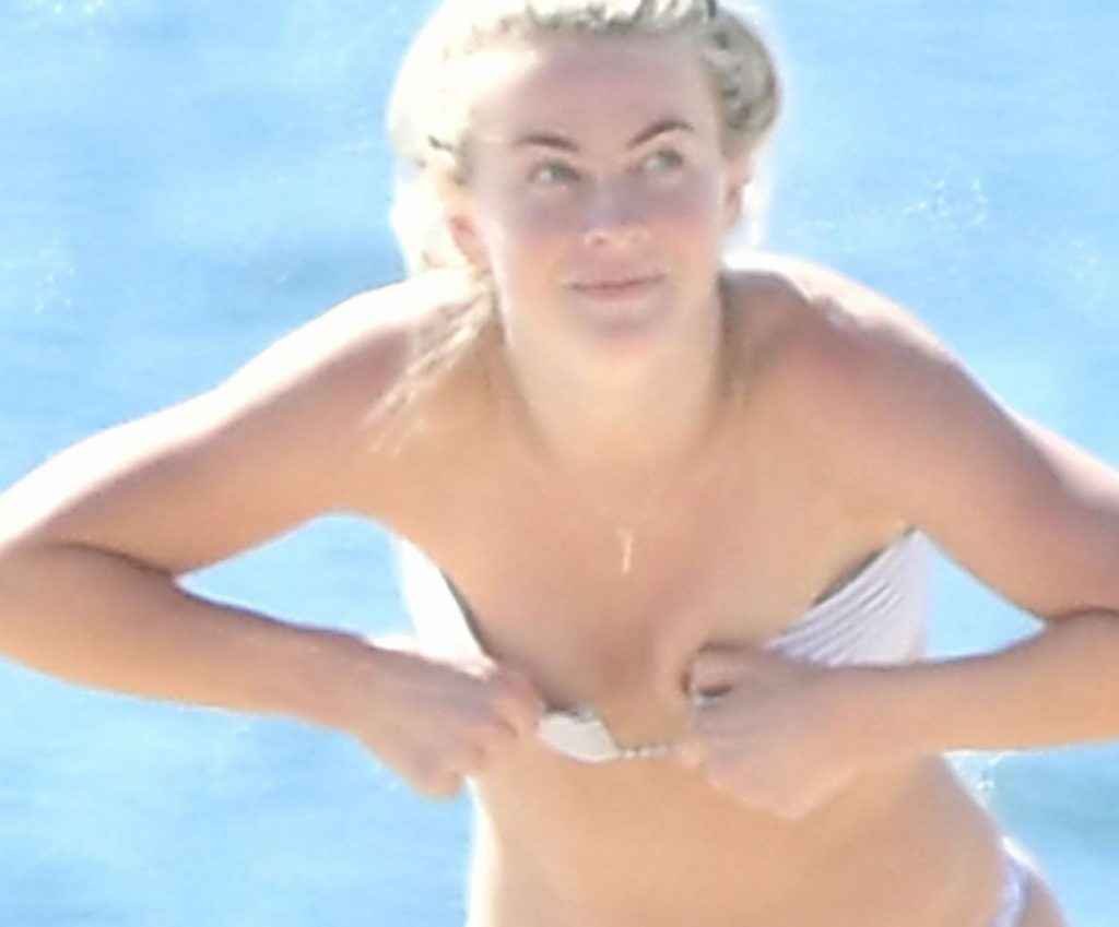 Julianne Hough en bikini à Newport Beach