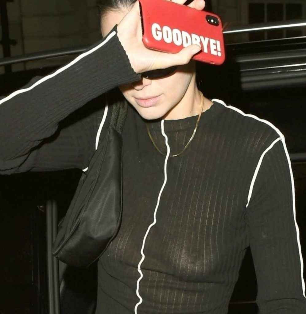 Kendall Jenner seins nus par transparence à Londres