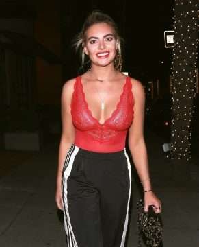 Megan Barton exhibe ses gros seins à Beverly Hills