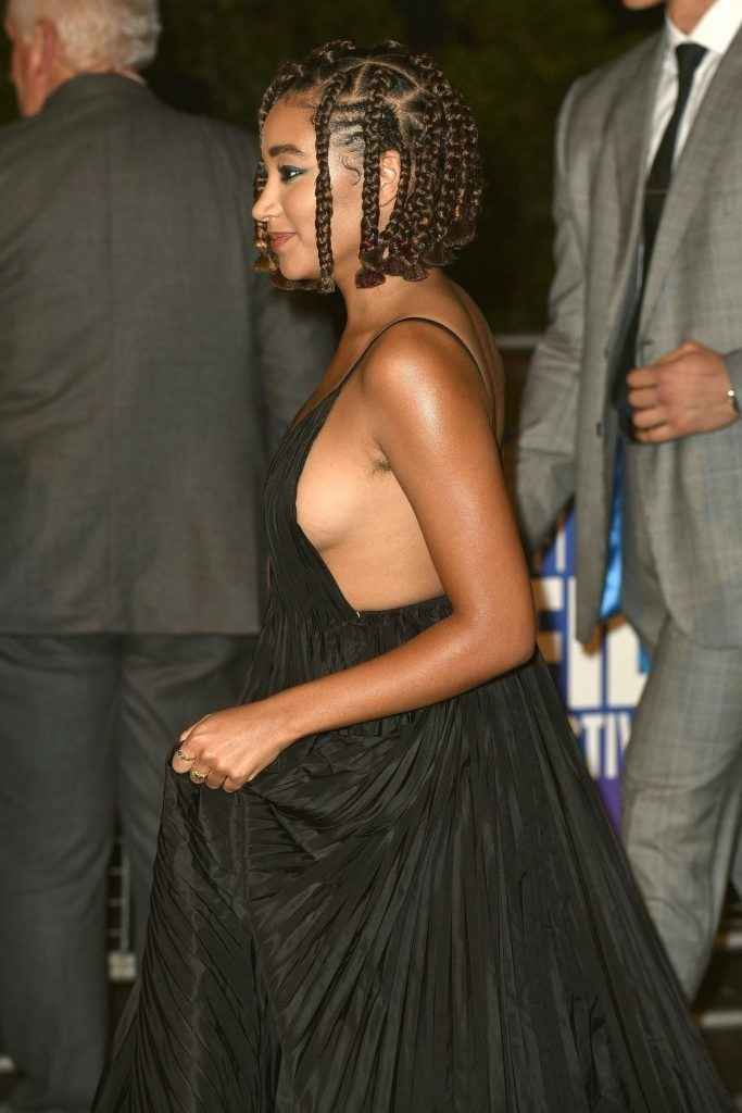 Amandla Stenberg exhibe un superbe décolleté au Festival du film de Londres