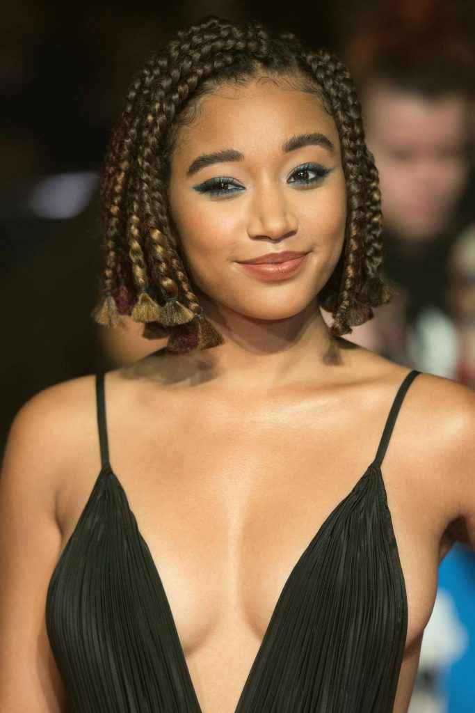 Amandla Stenberg exhibe un superbe décolleté au Festival du film de Londres