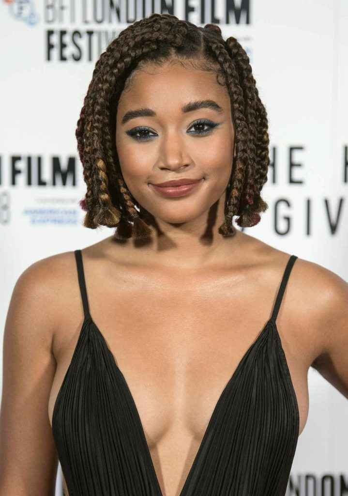 Amandla Stenberg exhibe un superbe décolleté au Festival du film de Londres