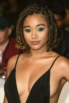 Amandla Stenberg exhibe un superbe décolleté au Festival du film de Londres