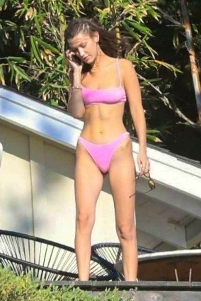 Bella Hadid en bikini à Malibu