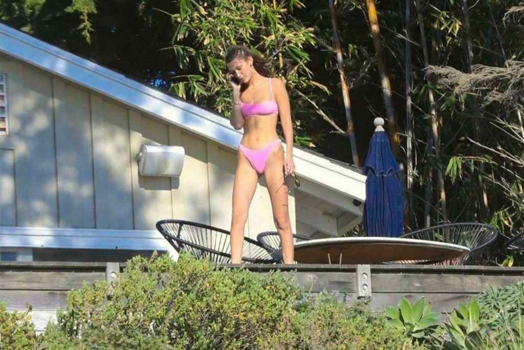 Bella Hadid en bikini à Malibu