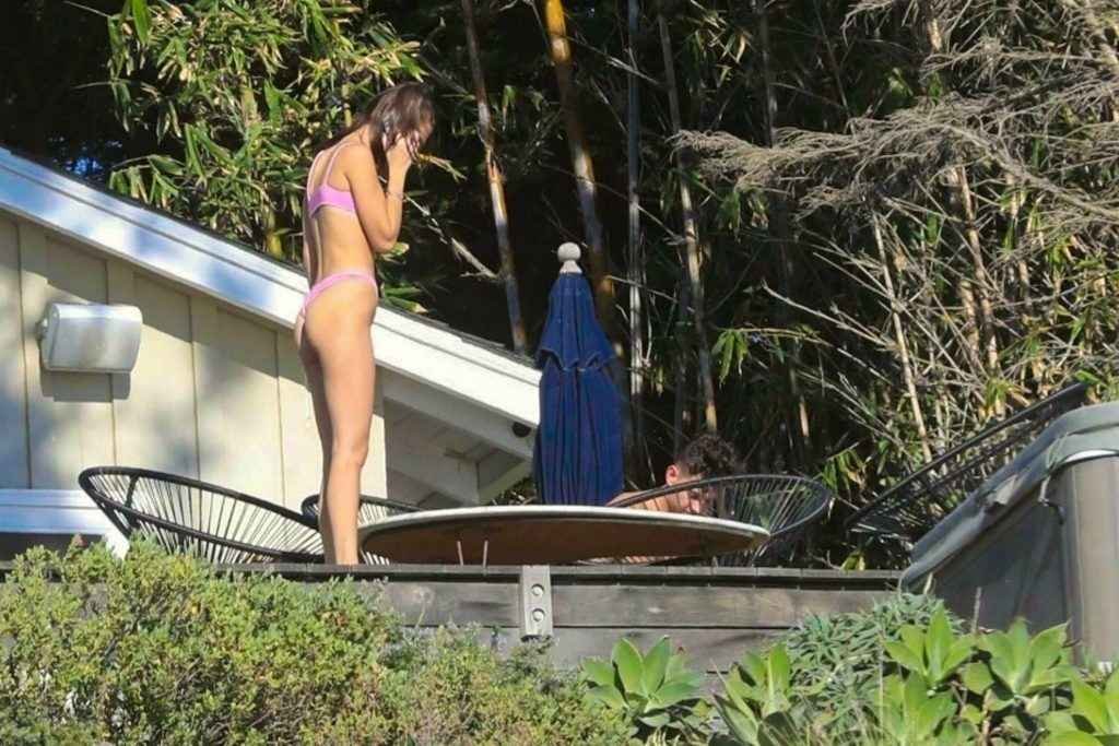 Bella Hadid en bikini à Malibu