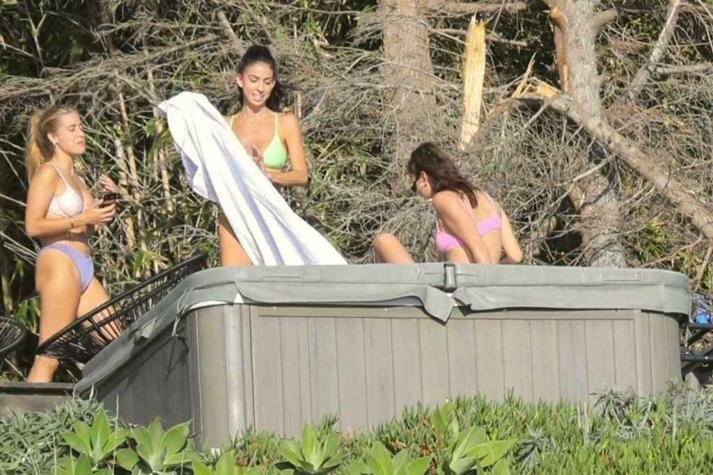 Bella Hadid en bikini à Malibu