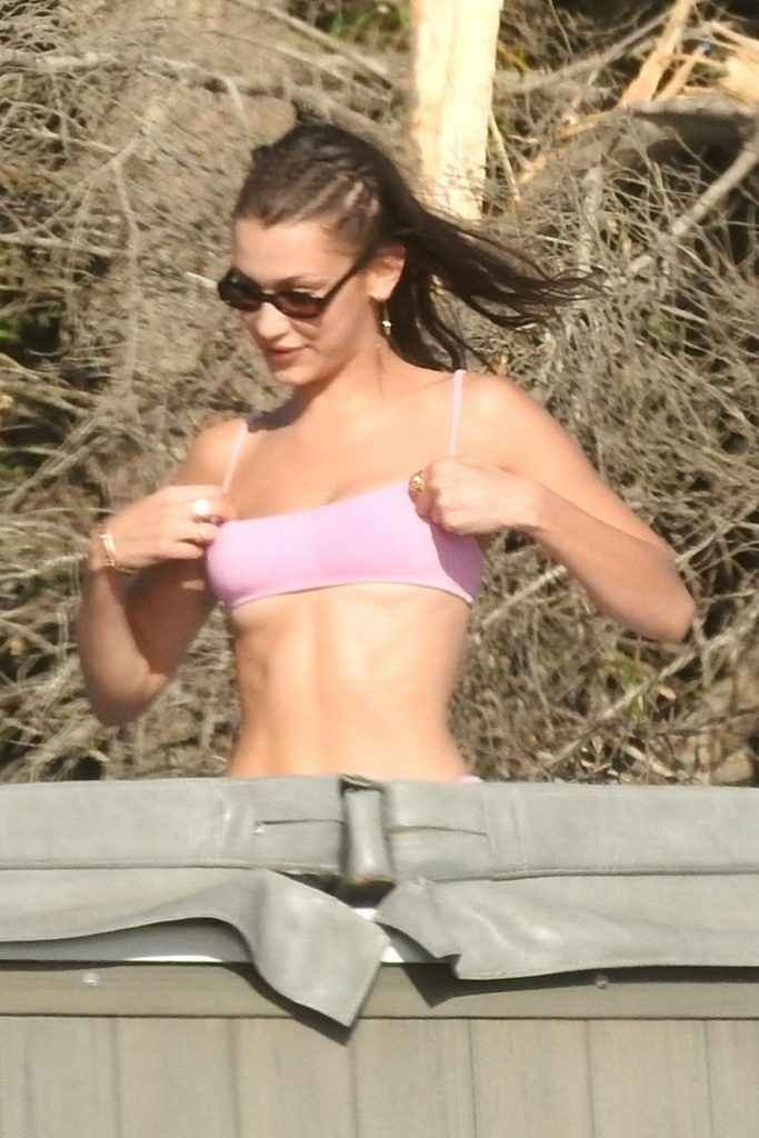 Bella Hadid en bikini à Malibu