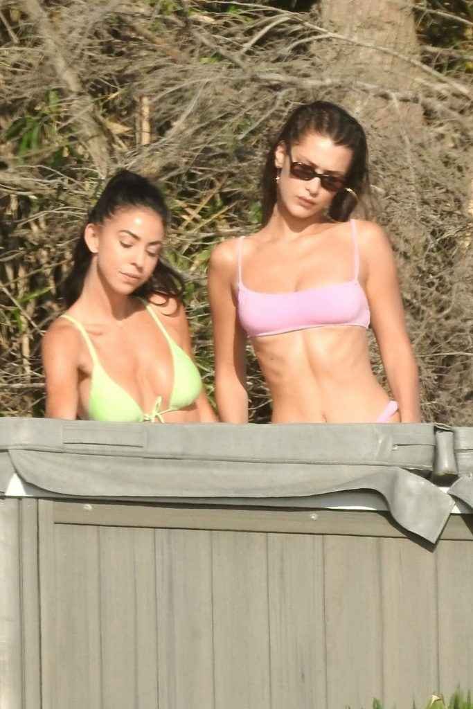 Bella Hadid en bikini à Malibu