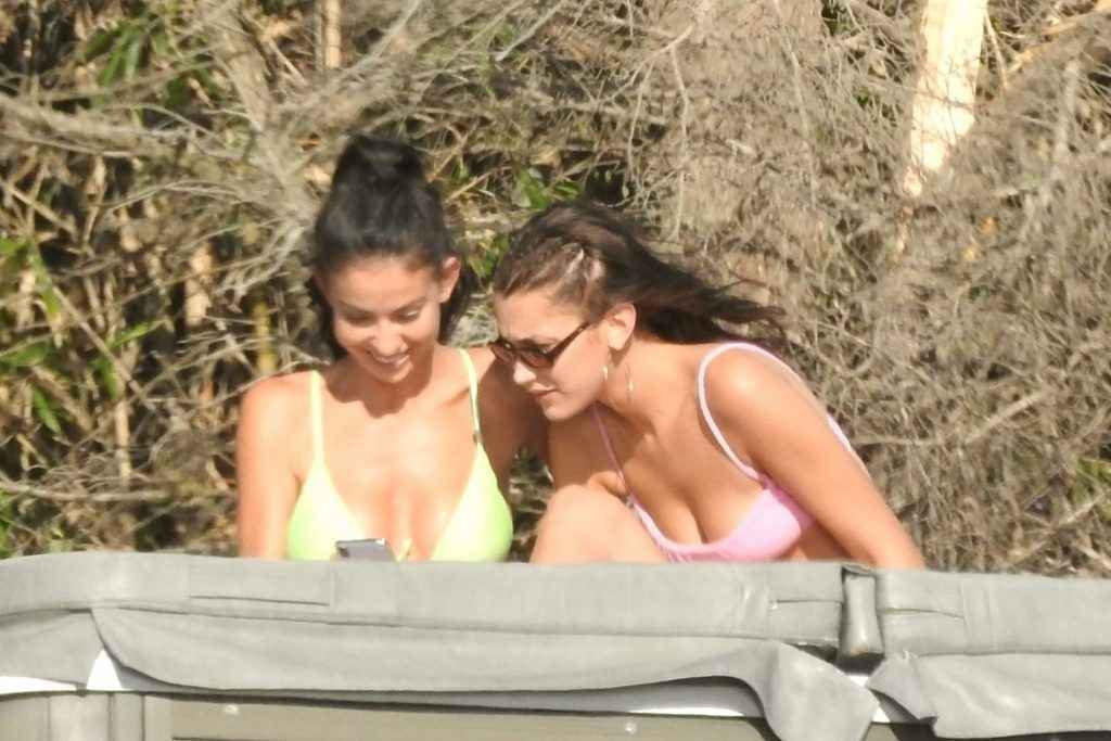 Bella Hadid en bikini à Malibu