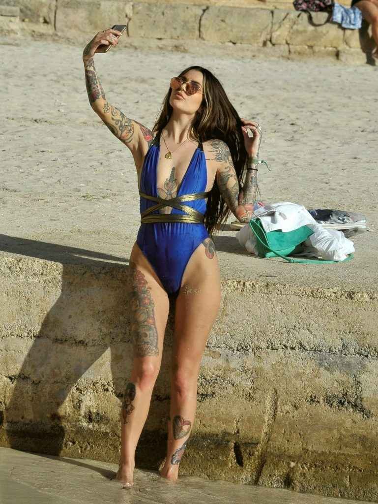 Darylle Sargeant en maillot de bain en Espagne