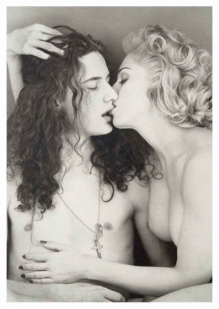 Madonna nue dans son Sexbook