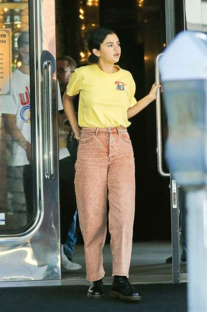 Selena Gomez en balade à Beverly Hills