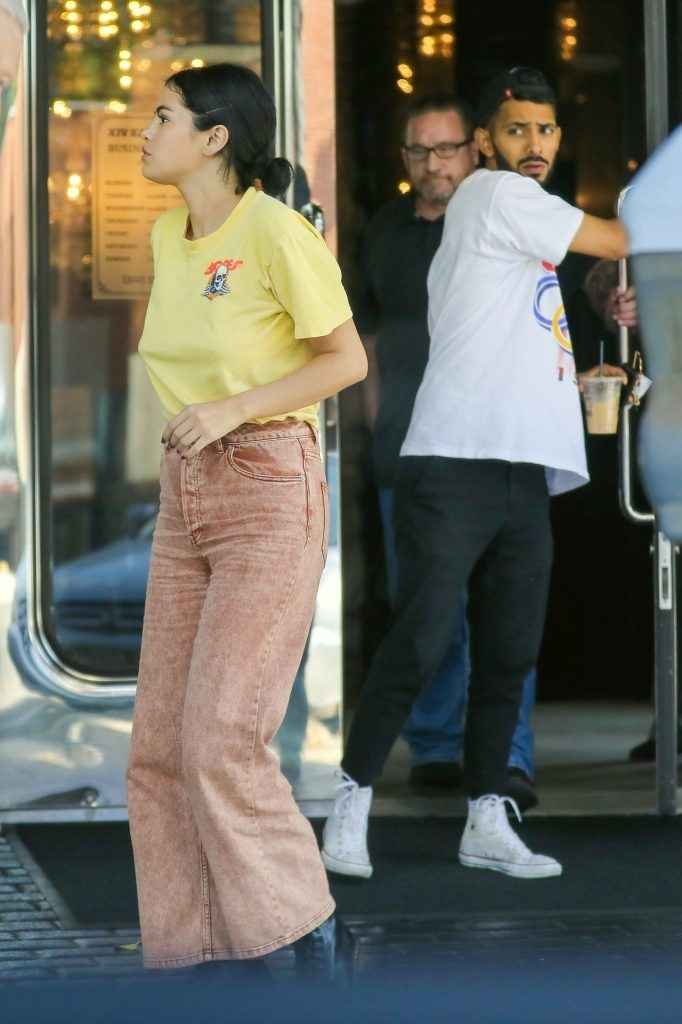 Selena Gomez en balade à Beverly Hills