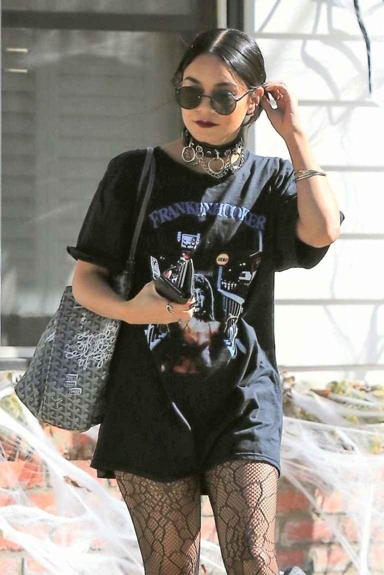 Vanessa Hudgens en bas résilles à Los Angeles