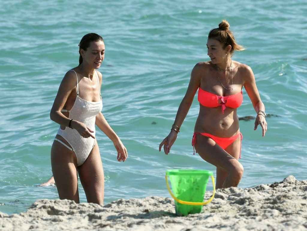 Alana et Marielle Hadid en bikini à Miami Beach