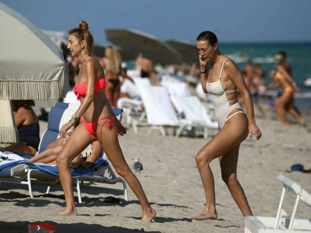 Alana et Marielle Hadid en bikini à Miami Beach