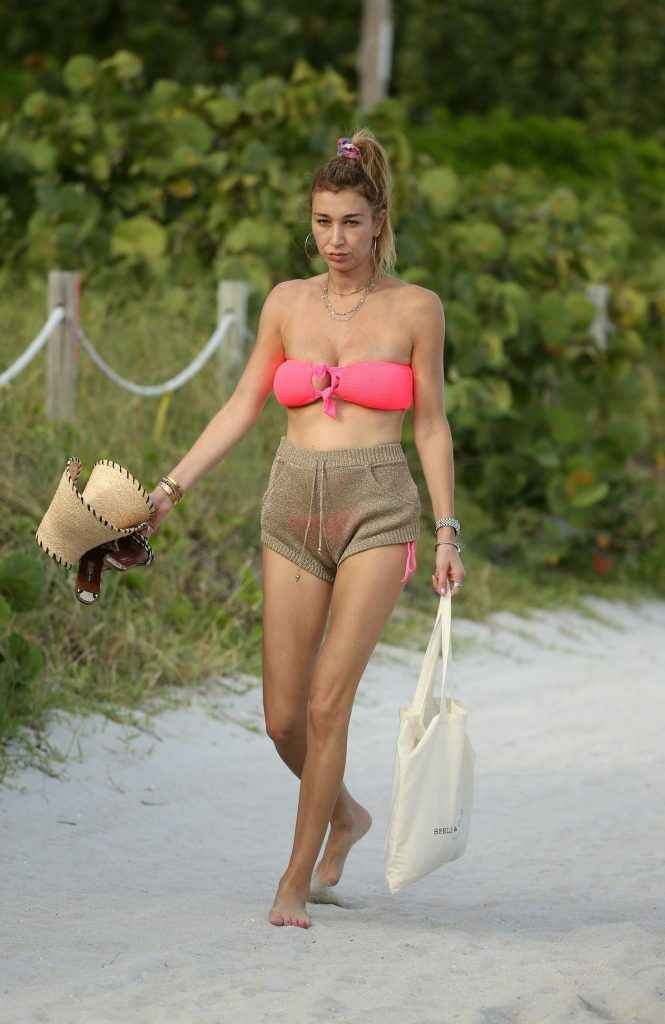 Alana et Marielle Hadid en bikini à Miami Beach