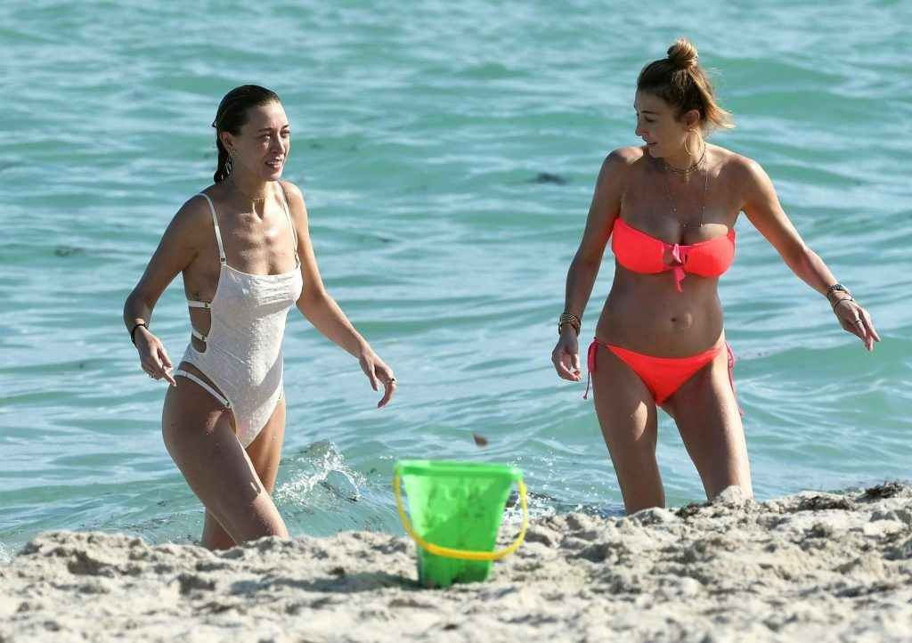 Alana et Marielle Hadid en bikini à Miami Beach