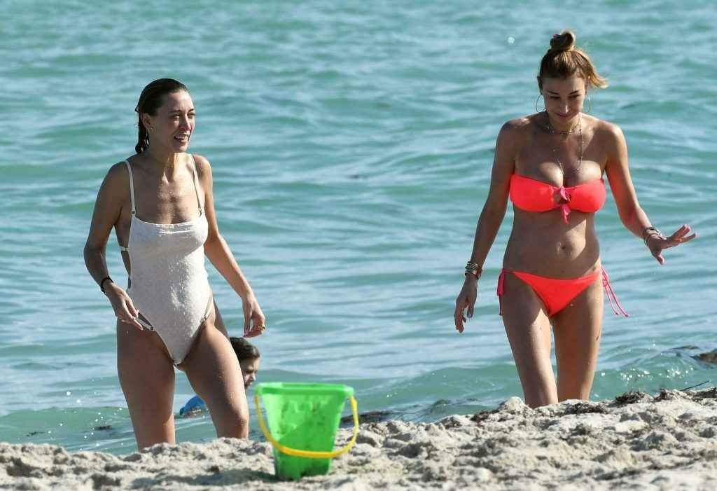 Alana et Marielle Hadid en bikini à Miami Beach