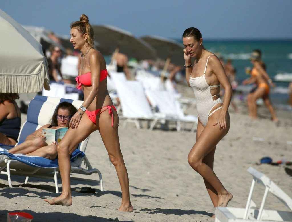 Alana et Marielle Hadid en bikini à Miami Beach