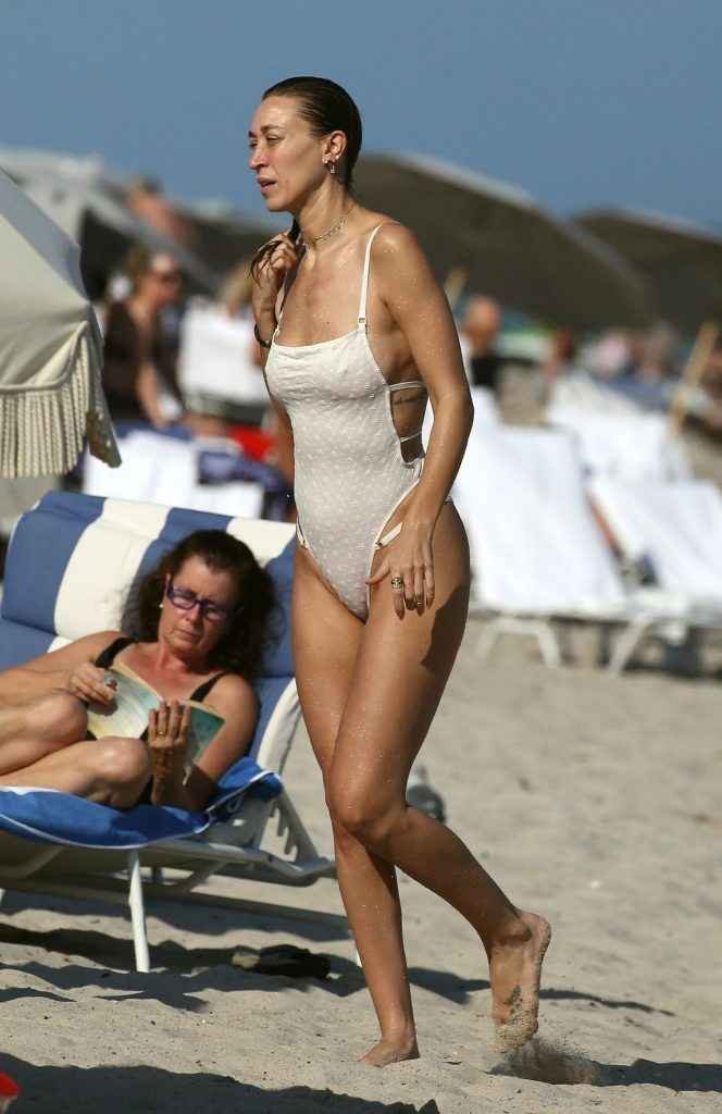 Alana et Marielle Hadid en bikini à Miami Beach