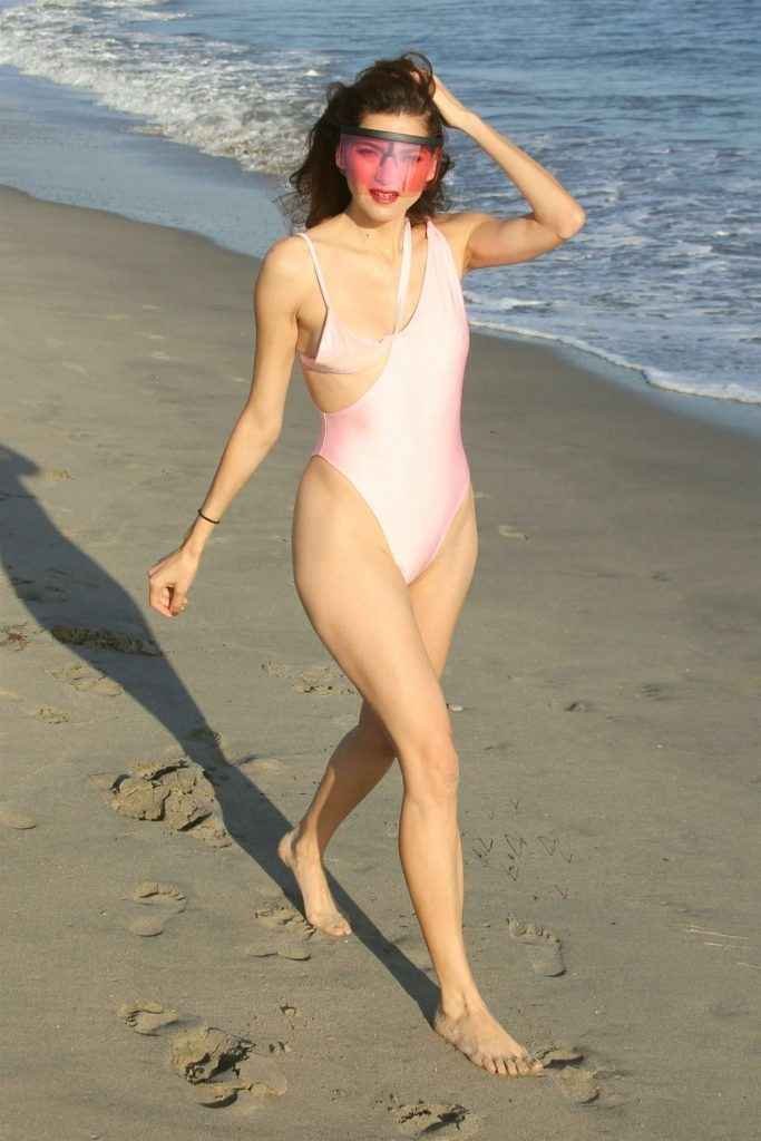 Blanca Blanco en maillot de bain à Malibu