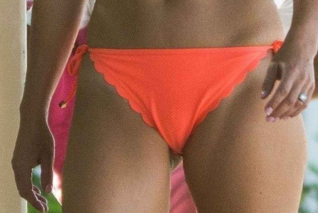 Chanelle McCoy en bikini à La Barbade