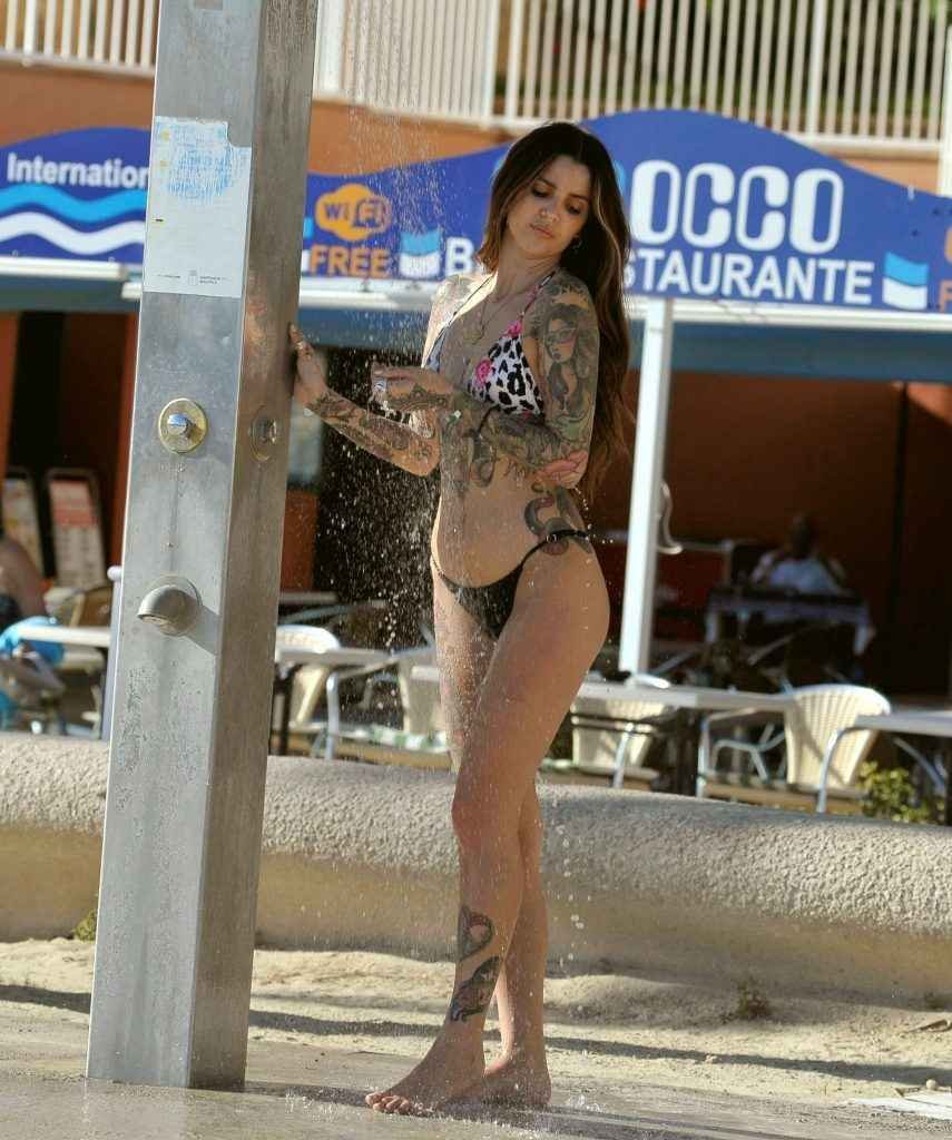 Darylle Sargeant en bikini en Espagne