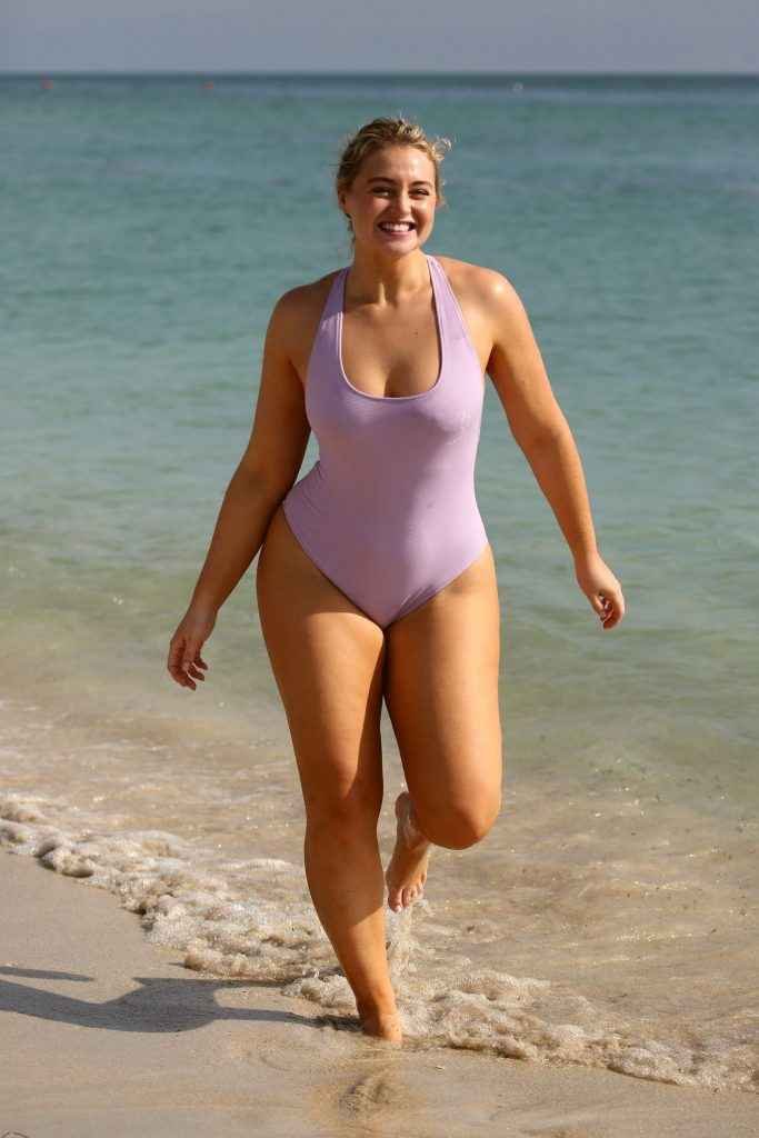 Iskra Lawrence en maillot de bain et bikini à Miami