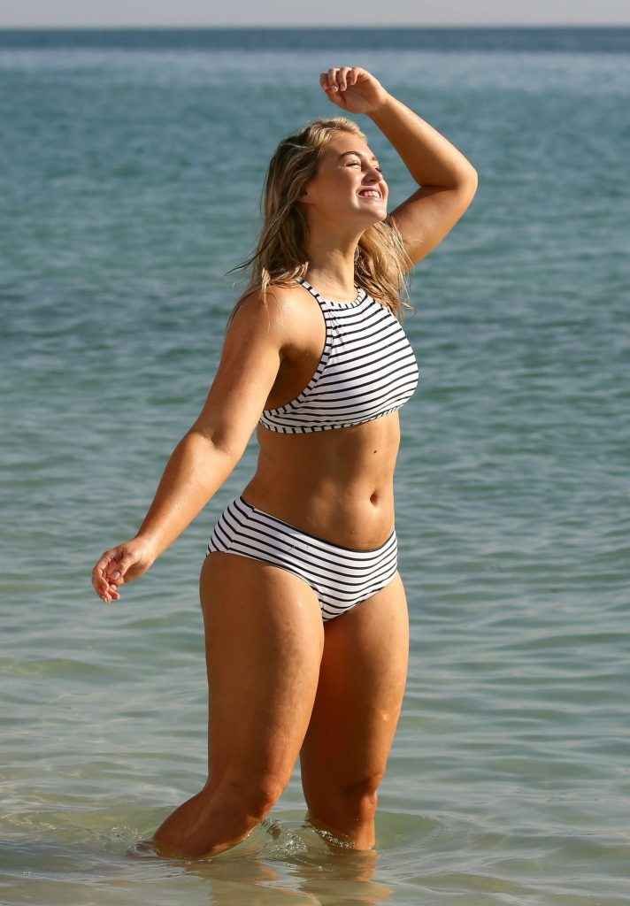 Iskra Lawrence en maillot de bain et bikini à Miami