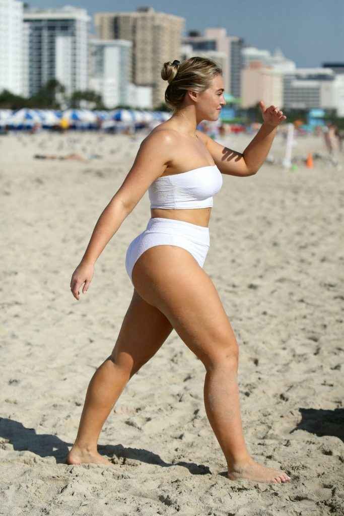 Iskra Lawrence en maillot de bain et bikini à Miami