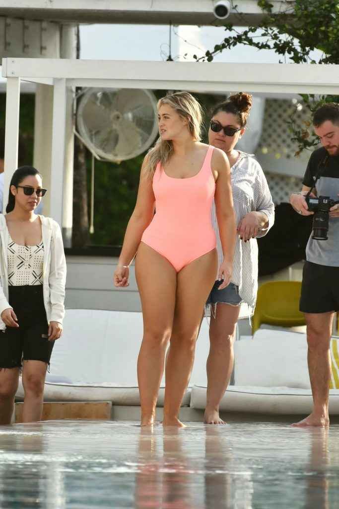 Iskra Lawrence en maillot de bain et bikini à Miami