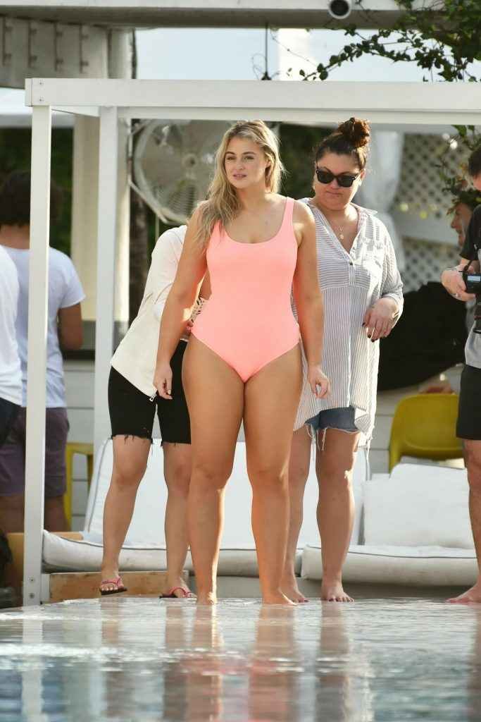 Iskra Lawrence en maillot de bain et bikini à Miami