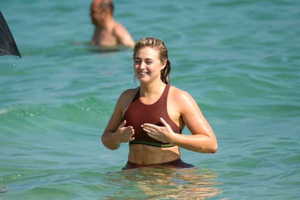 Iskra Lawrence en maillot de bain et bikini à Miami