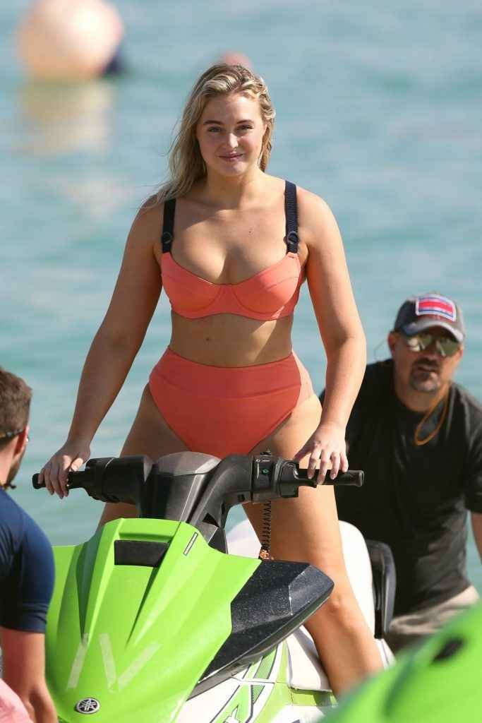 Iskra Lawrence en maillot de bain et bikini à Miami