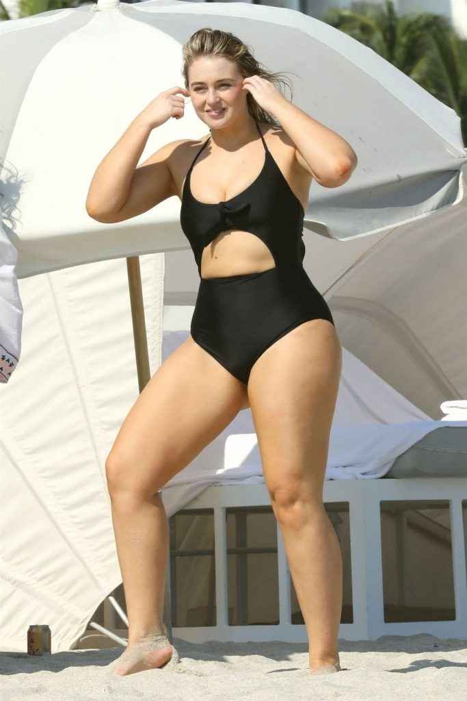 Iskra Lawrence en maillot de bain et bikini à Miami