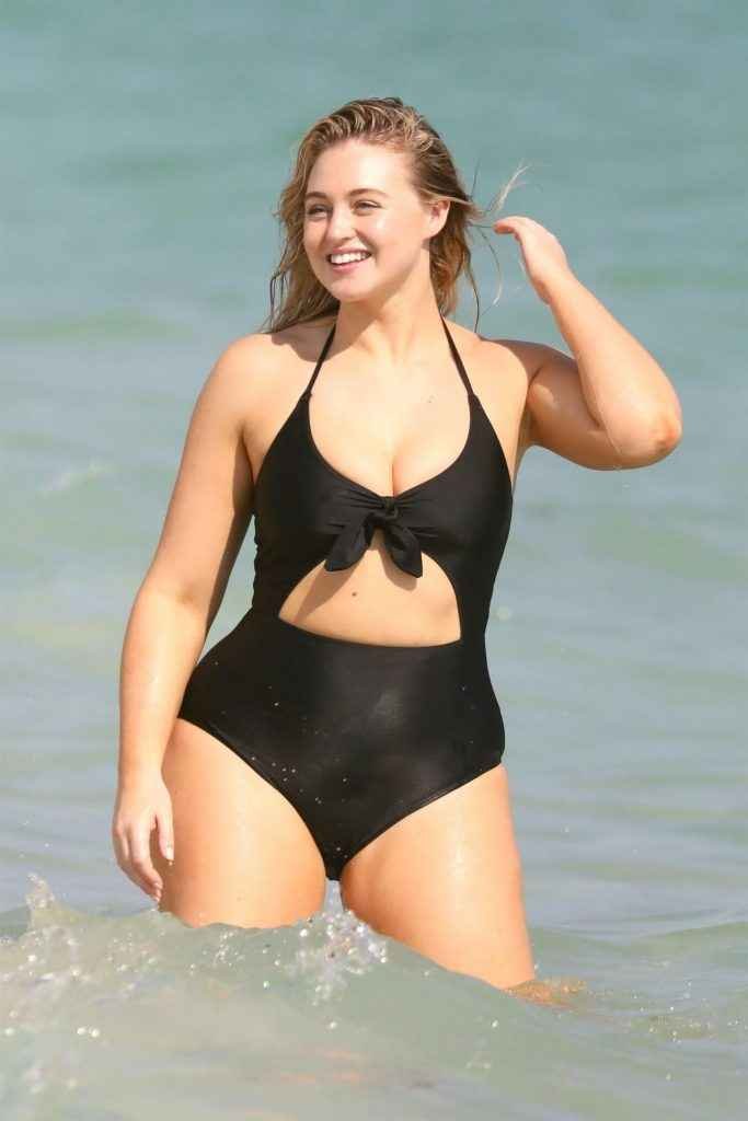 Iskra Lawrence en maillot de bain et bikini à Miami