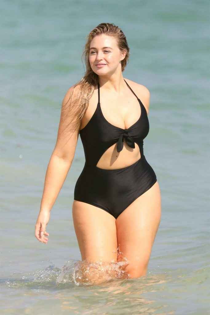 Iskra Lawrence en maillot de bain et bikini à Miami