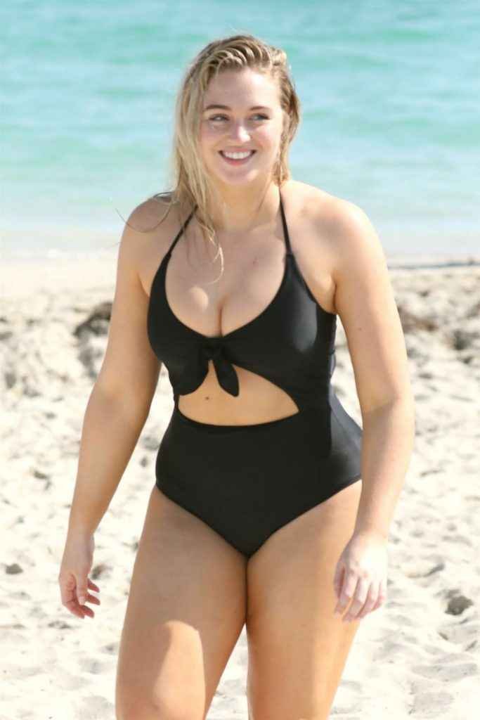 Iskra Lawrence en maillot de bain et bikini à Miami