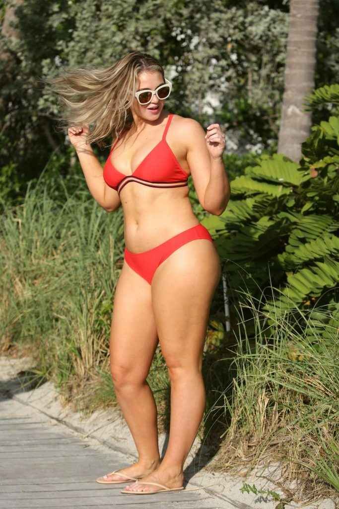 Iskra Lawrence en maillot de bain et bikini à Miami