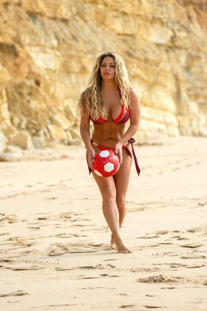 Bianca Gascoigne en bikini au Porugal