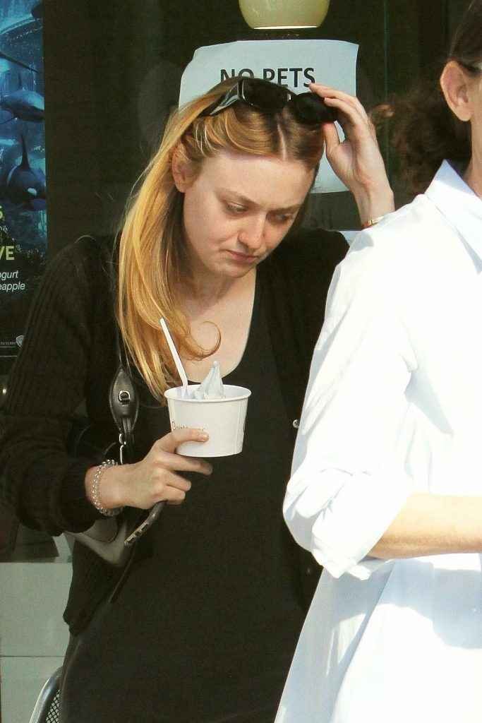 Dakota Fanning a les seins qui pointent à New-York