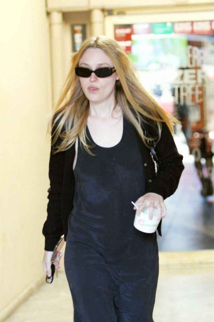 Dakota Fanning a les seins qui pointent à New-York