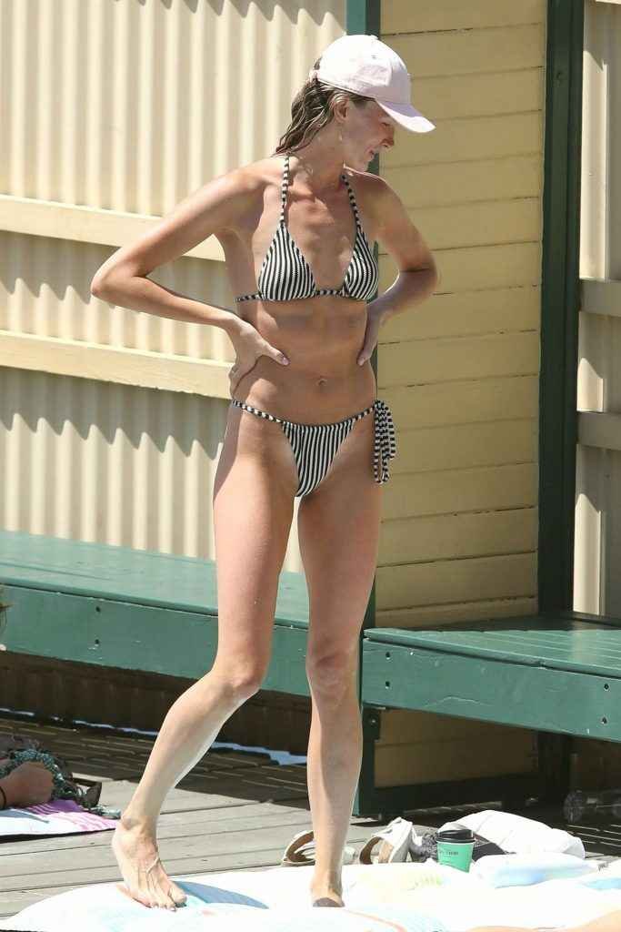 Amy Pejkovic en bikini à Sidney