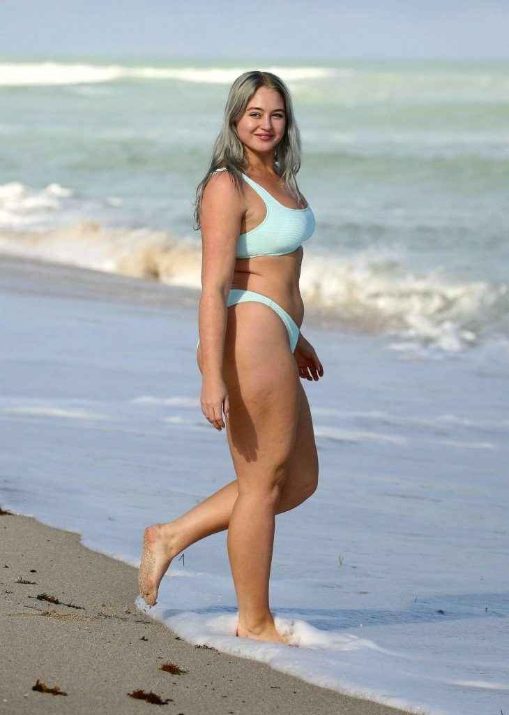 Iskra Lawrence ne bikini à Miami