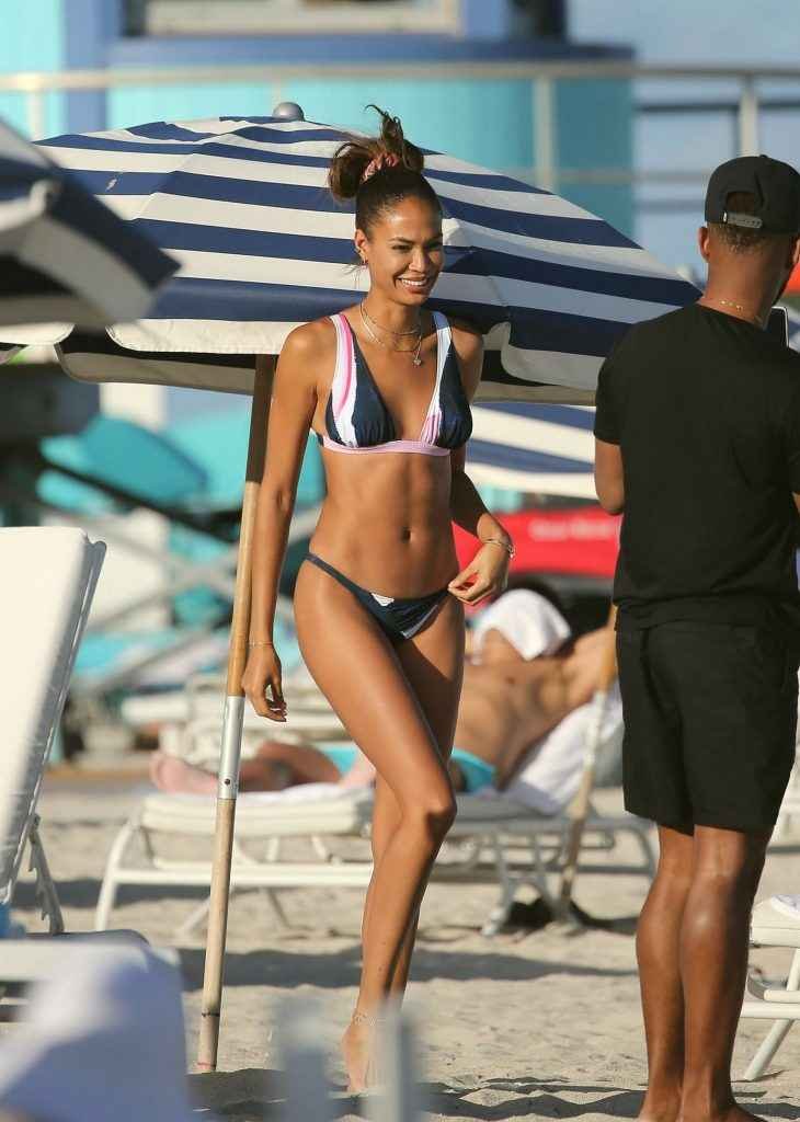 Joan Smalls en bikini à Miami